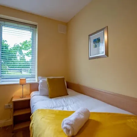 בית נופש 127 - Cozy 2br - Free Parking - Sleeps 4 גלוואיי