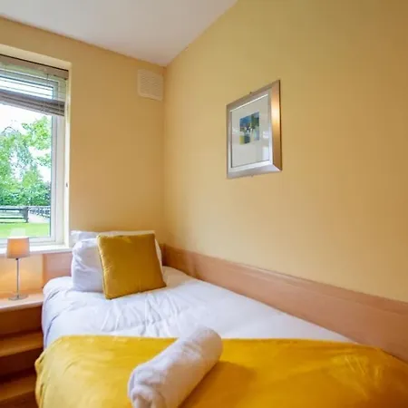 127 - Cozy 2br - Free Parking - Sleeps 4 בית נופש