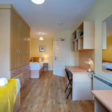 127 - Lovely 2 Bed With Parking *