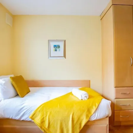 127 - Cozy 2br - Free Parking - Sleeps 4 * غالواي