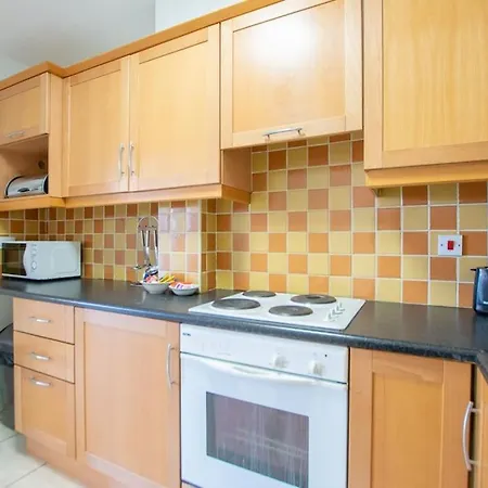 127 - Lovely 2 Bed With Parking Сasa de vacaciones Galway