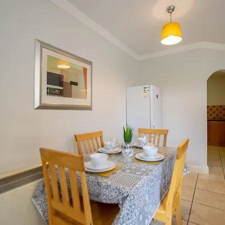 Semesterbostad 127 - Lovely 2 Bed With Parking *