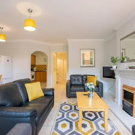127 - Lovely 2 Bed With Parking *