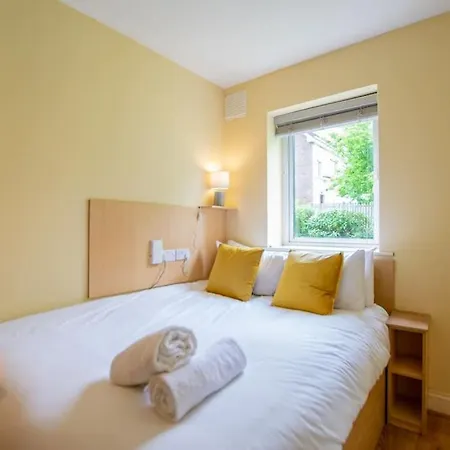 127 - Cozy 2br - Free Parking - Sleeps 4 *