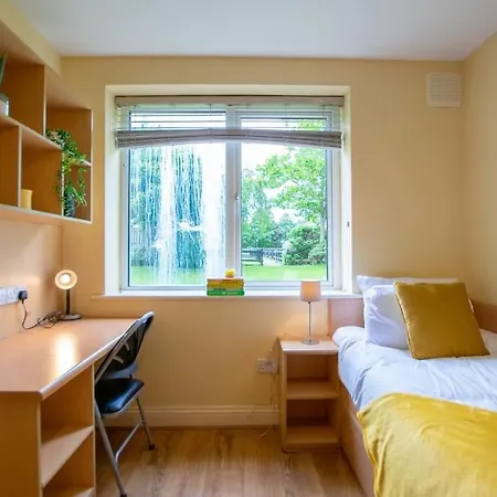 127 - Cozy 2br - Free Parking - Sleeps 4