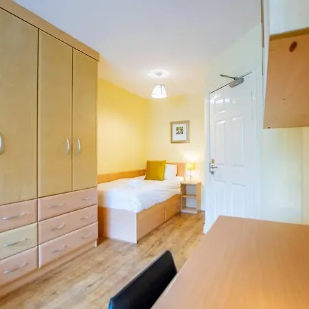 127 - Lovely 2 Bed With Parking Galway
