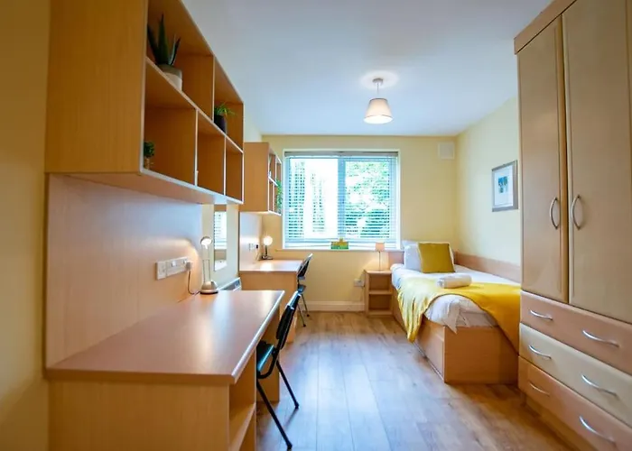 127 - Lovely 2 Bed With Parking Casa vacanze