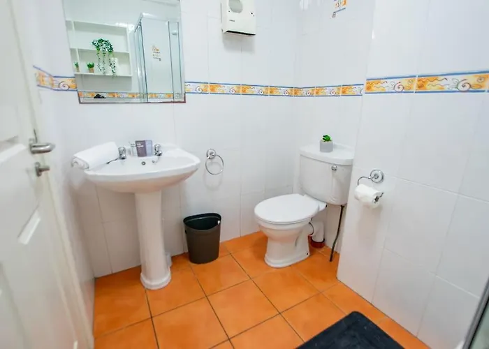 127 - Lovely 2 Bed With Parking *