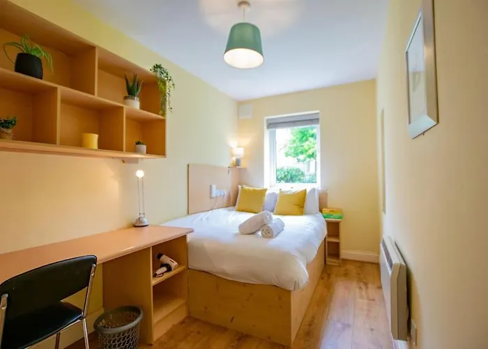 127 - Lovely 2 Bed With Parking Casa vacanze *