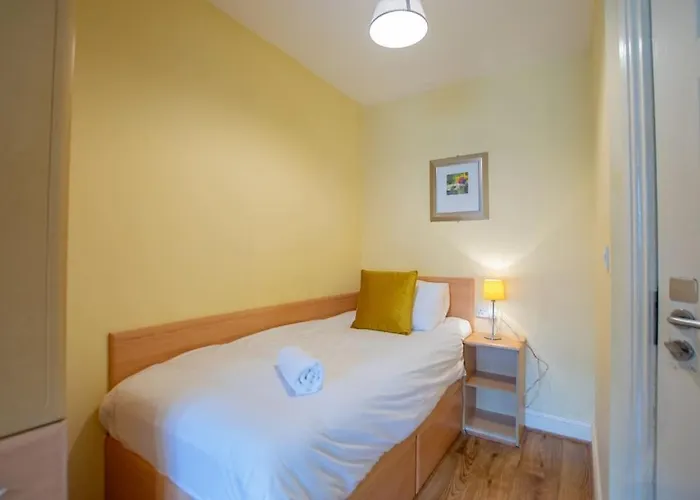 127 - Lovely 2 Bed With Parking Casa vacanze Galway