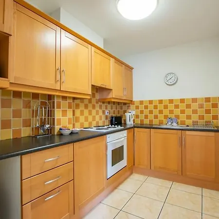 127 - Lovely 2 Bed With Parking Hébergement de vacances Galway