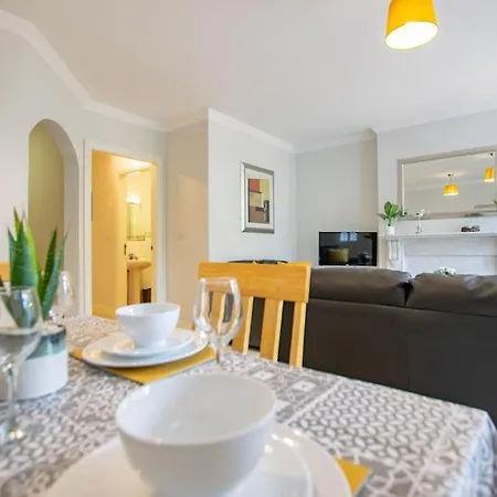 127 - Lovely 2 Bed With Parking Hébergement de vacances *